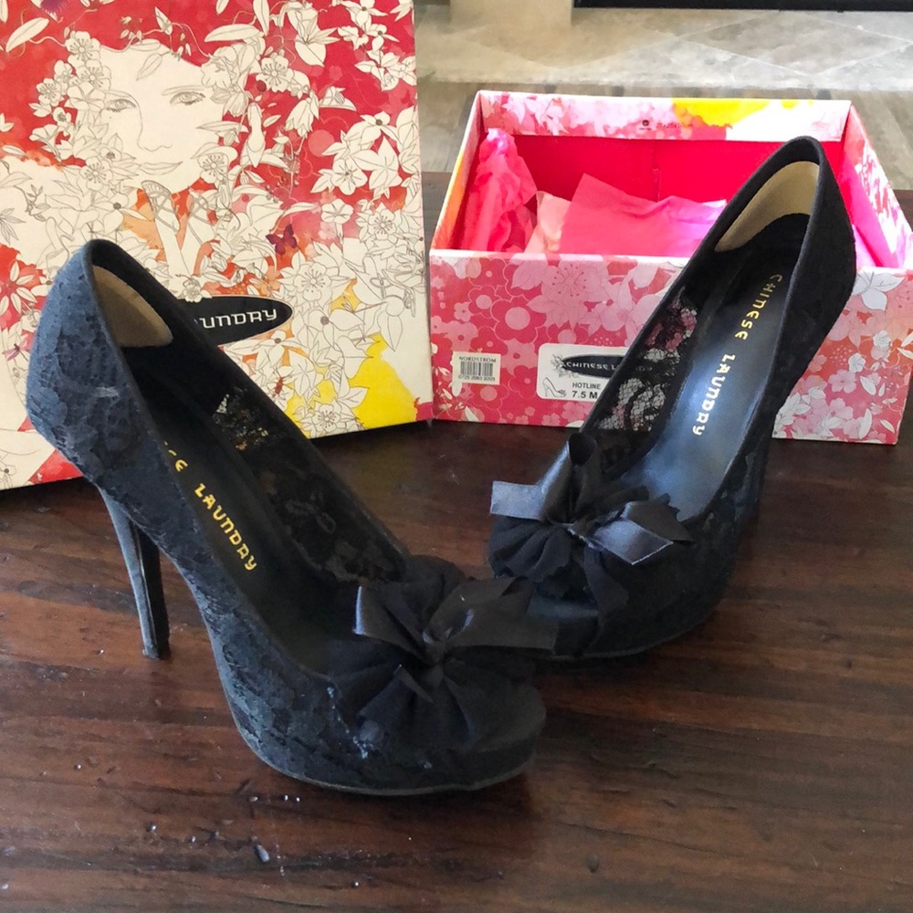 Adorable Chinese Laundry platform lace heels!